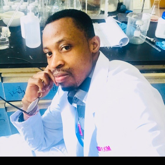 Kim Kofi Kwakye in a laboratory